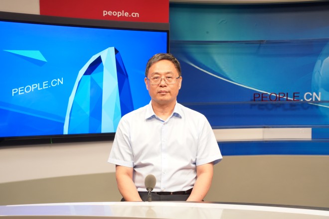 中國藝術(shù)研究院院長、黨委副書記周慶富做客人民網(wǎng)。張力洋攝
